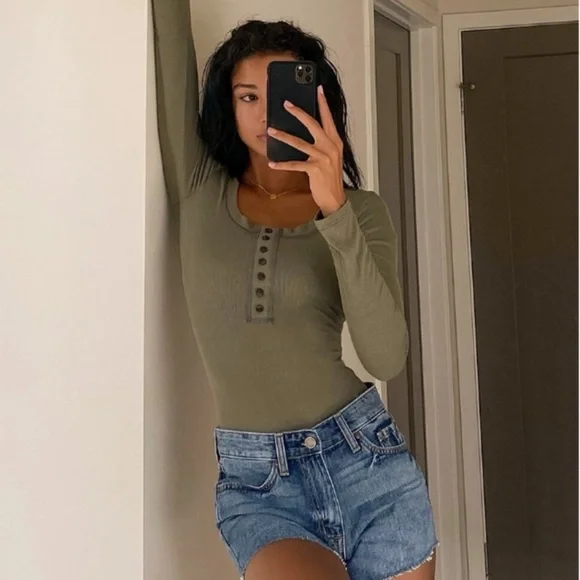 Lulus Simply the Best Heather Grey Long Sleeve Button-Front Bodysuit Size M - Picture 12 of 14